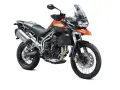 Pomarańczowy motocykl adventure Triumph Tiger 800 XC. Sprawdź jego dane techniczne i przygotuj się na wyprawę!