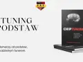 Okładka książki "Chiptuning od podstaw" ze zdjęciem gałki zmiany biegów i logo akademii.