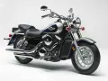 Błyszczący Kawasaki Vulcan 1500, klasyczny cruiser. Choć piękny, warto znać jego potencjalne wady przed zakupem.