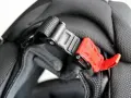 Jak prawidłowo zapiąć kask motocyklowy? Sekrety DD i Microlock.