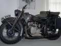 Stary motocykl BMW z koszem, z tablicą rejestracyjną WL-5639. Ten klasyk z Niemiec to prawdziwa gratka dla fanów motoryzacji.