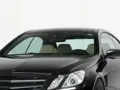 Czarny Mercedes coupe z tuningiem Brabus. Zastanawiasz się, ile kosztuje tuning Brabus?