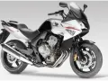 Sportowy motocykl Honda CBF 600 w kolorze białym i czarnym. Poznaj jego honda cbf 600 dane techniczne.