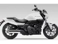 Biały motocykl Honda CTX z czarnym siedzeniem i detalami. Nowoczesny design, gotowy na każdą drogę.