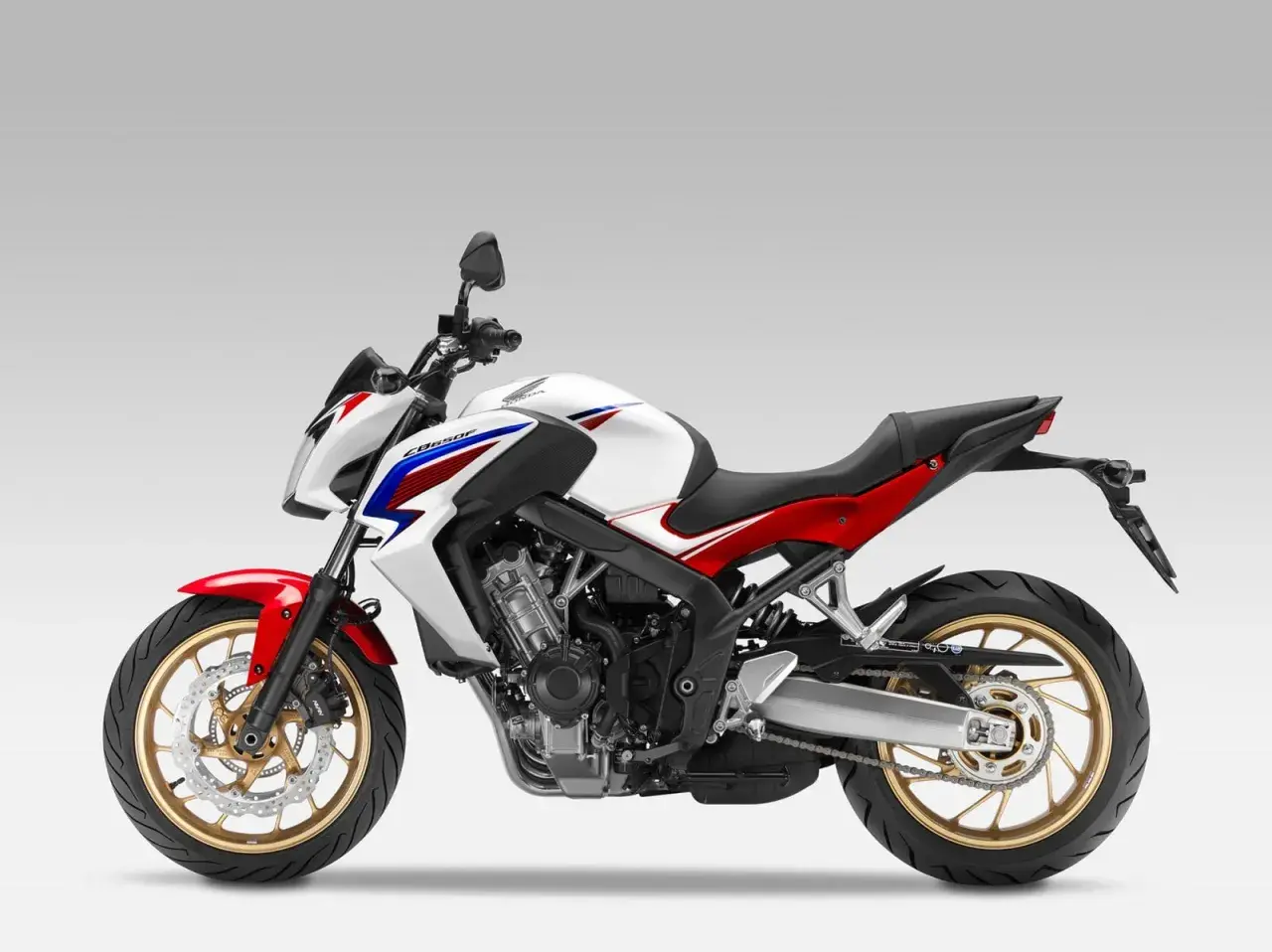 Sportowy motocykl Honda CB650F w białym, czerwonym i niebieskim malowaniu. Szczegółowe honda cb650f dane techniczne dostępne online.