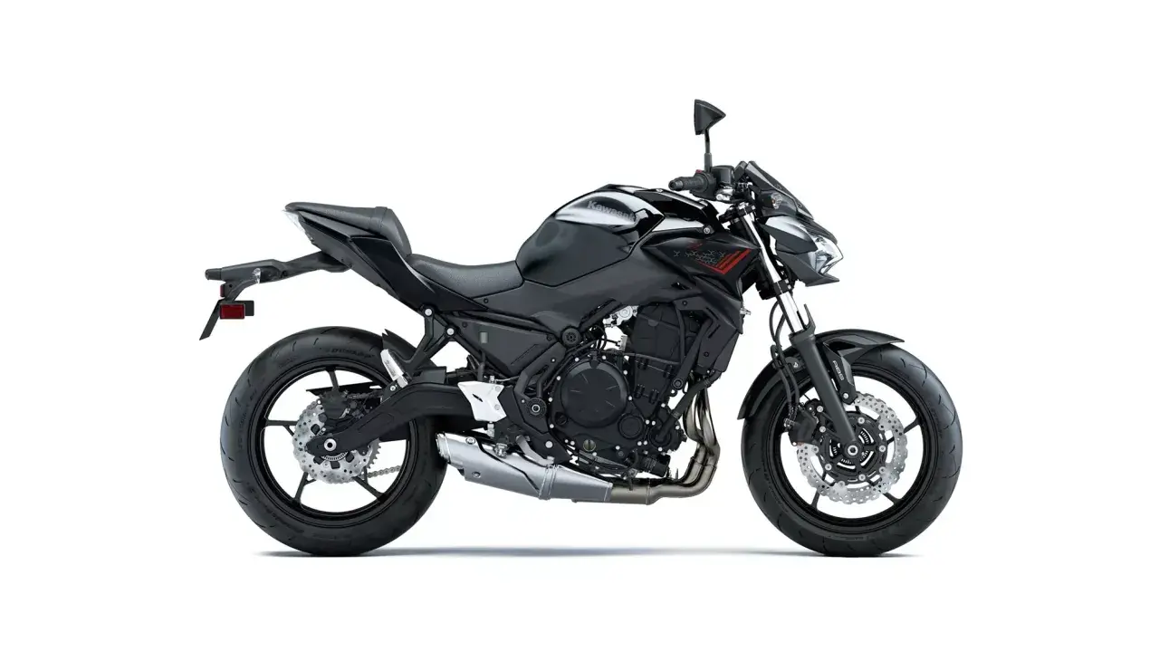 Czarny motocykl Kawasaki Z 650, idealny do miasta i na trasy. Sprawdź kawasaki z 650 dane techniczne.