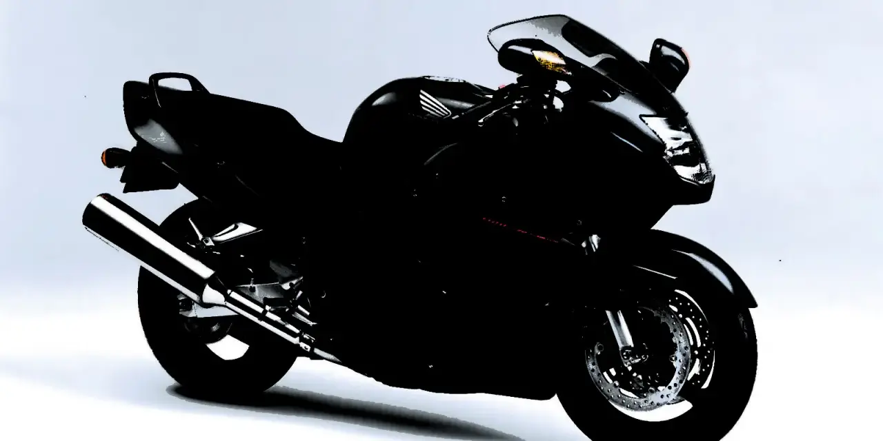 Czarny motocykl Honda CBR1100XX, sportowy turystyk, gotowy na dalekie podróże.