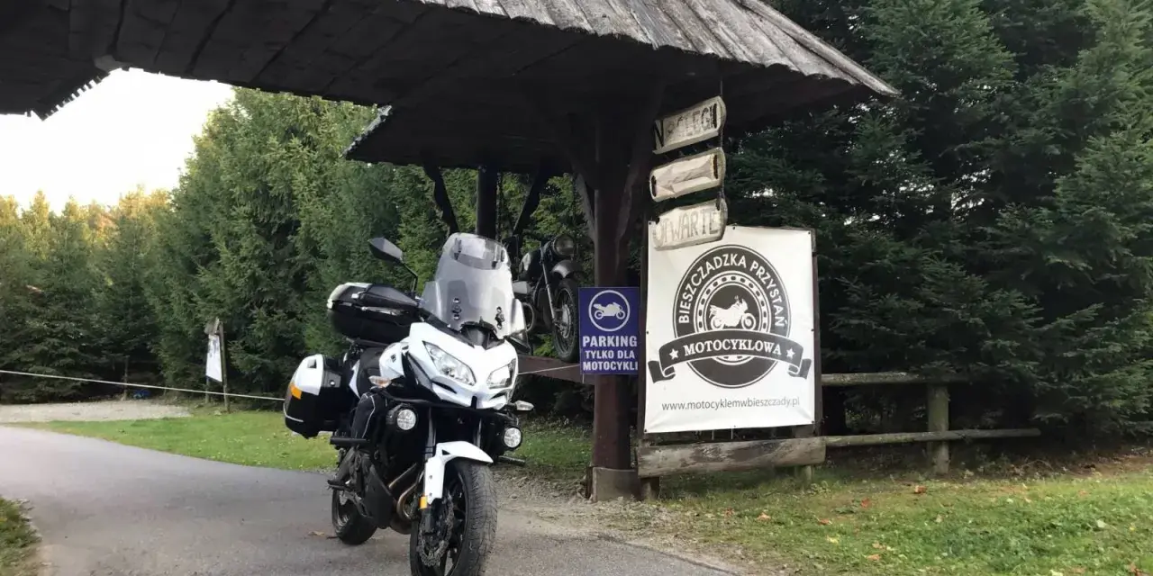 Trasy motocyklowe Bieszczady: Twój przewodnik po raju na 2 kółkach