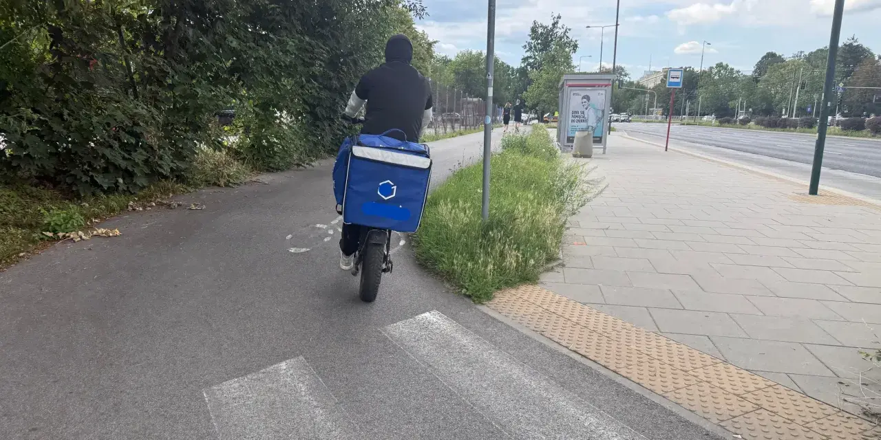 Motorower na drodze dla rowerów? Uniknij mandatu i zagrożeń!