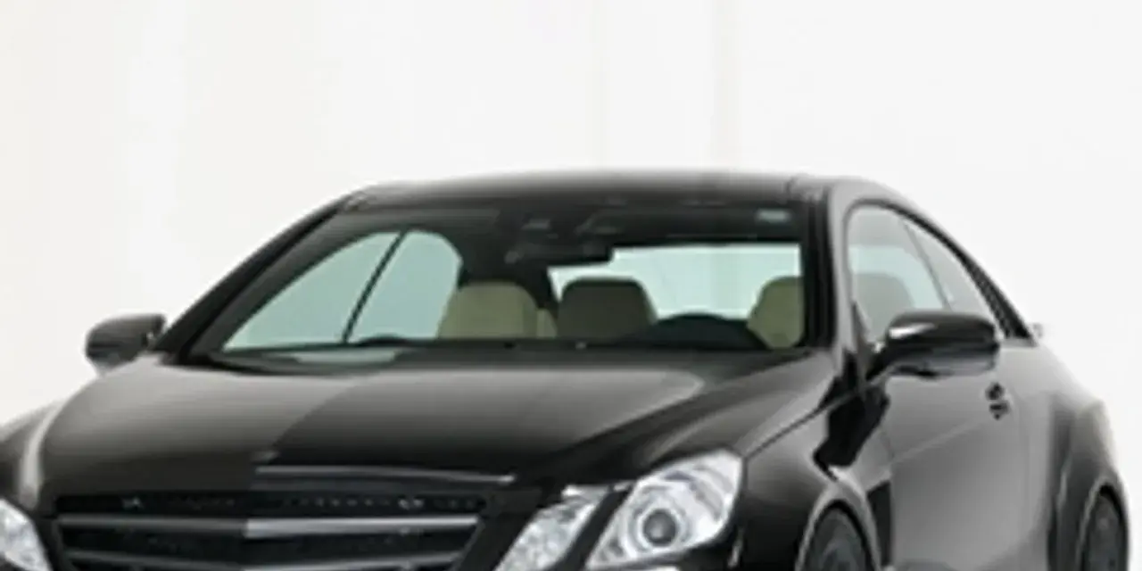 Czarny Mercedes coupe z tuningiem Brabus. Zastanawiasz się, ile kosztuje tuning Brabus?