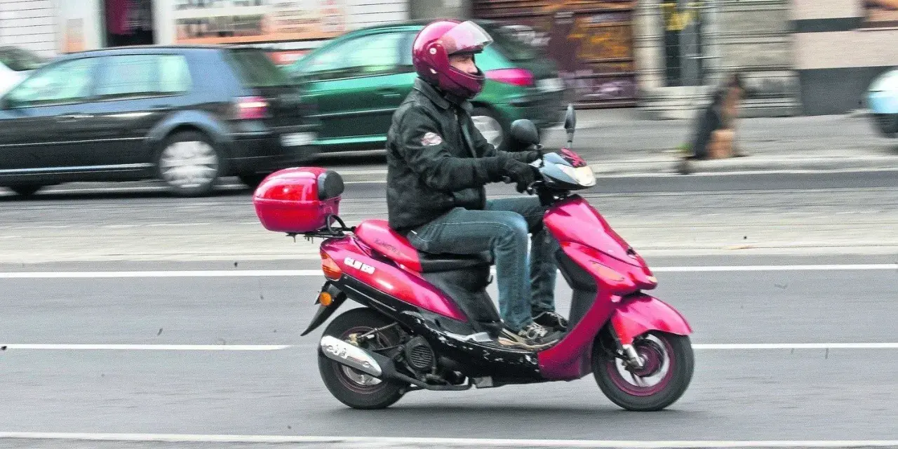 Motorower: Karta rowerowa nie wystarczy! Jakie uprawnienia?