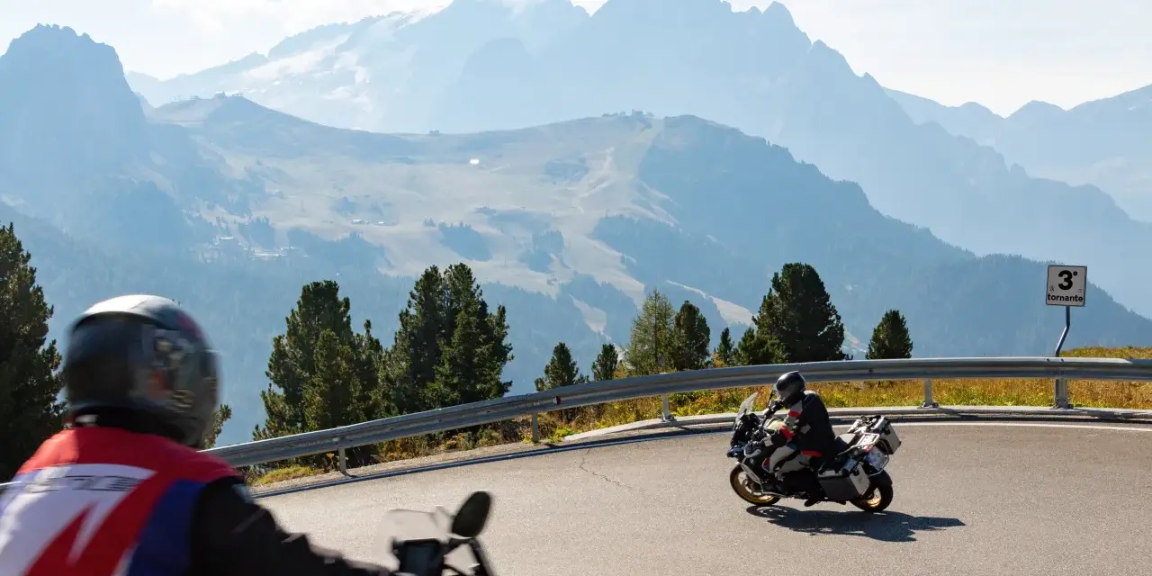 Austria motocyklem: Zaplanuj podróż życia! Trasy, opłaty, porady