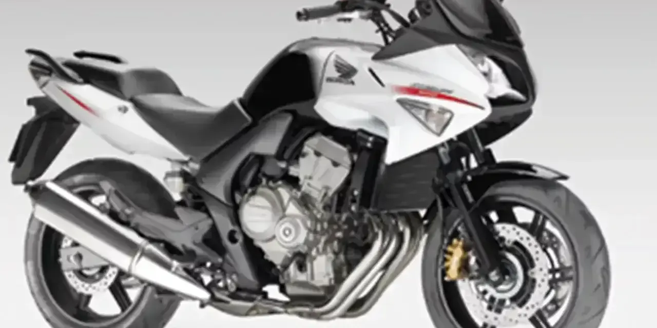 Sportowy motocykl Honda CBF 600 w kolorze białym i czarnym. Poznaj jego honda cbf 600 dane techniczne.