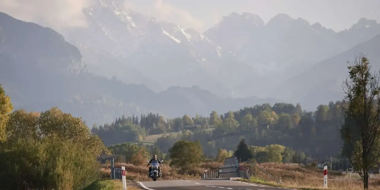 Śląsk motocyklem: Którą trasę wybrać? Gotowe plany!