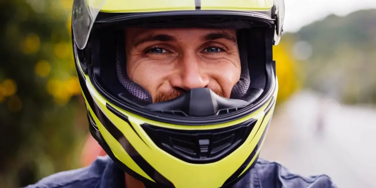 Jaki kask na motorower? Homologacja, typy i idealne dopasowanie