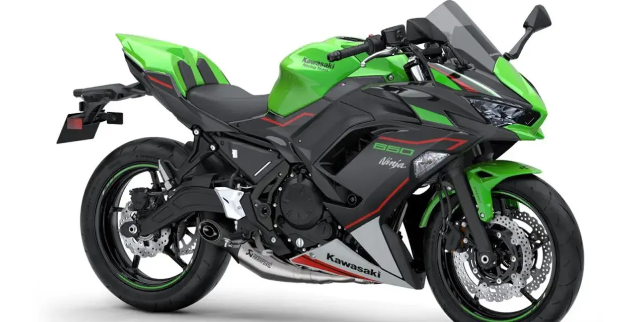 Zielony Kawasaki Ninja 650 z czarnymi akcentami i napisem "650 Ninja". Sprawdź kawasaki ninja 650 dane techniczne.