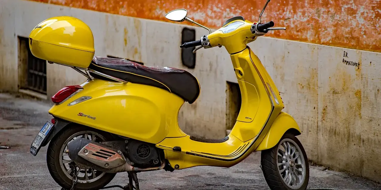 Ile kosztuje OC motoroweru? Sprawdź, jak płacić mniej!