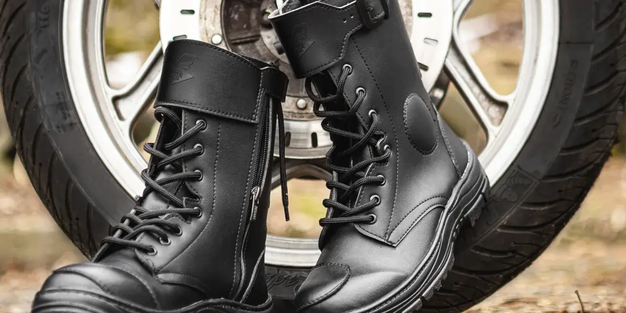 Buty motocyklowe: Jak wybrać idealne i bezpieczne obuwie?