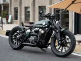 Zielony chopper Benda, idealny jako jaki chopper do 20 tys. z klasycznym designem i mocnym silnikiem.