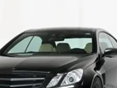 Czarny Mercedes coupe z tuningiem Brabus. Zastanawiasz się, ile kosztuje tuning Brabus?
