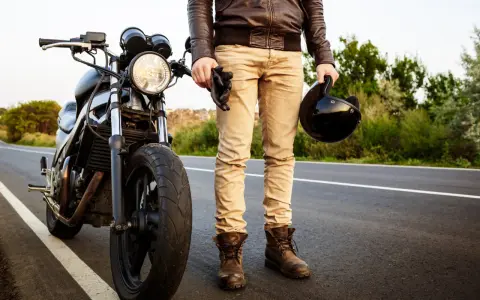 Łódzkie dla motocyklistów: Gdzie szukać najlepszych winkli?