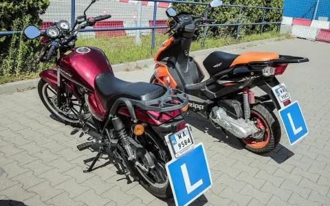 Prawo jazdy AM: Pełny koszt motoroweru. Uniknij ukrytych opłat!