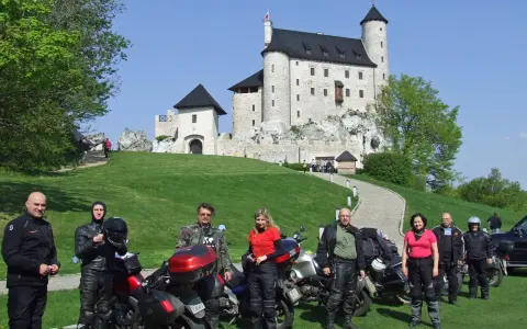 Jura motocyklem: Gotowe trasy, zamki i off-road. Jedź ze mną!