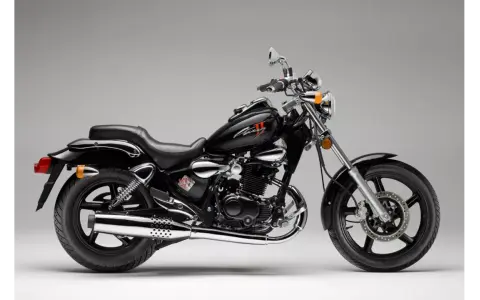 Czarny motocykl Kymco Zing 125, idealny do miasta. Sprawdź kymco zing 125 dane techniczne.