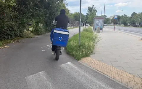 Motorower na drodze dla rowerów? Uniknij mandatu i zagrożeń!