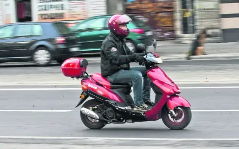 Motorower: Karta rowerowa nie wystarczy! Jakie uprawnienia?