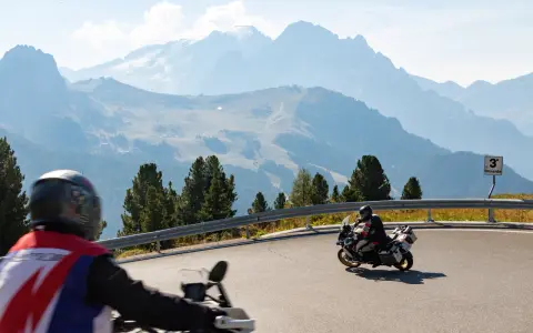 Austria motocyklem: Zaplanuj podróż życia! Trasy, opłaty, porady