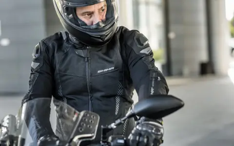 Upał na moto? Wybierz idealną letnią kurtkę motocyklową!