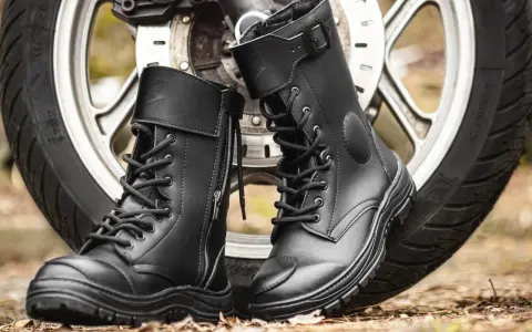 Buty motocyklowe: Jak wybrać idealne i bezpieczne obuwie?
