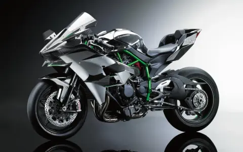 Kawasaki H2R, błyszczący, sportowy motocykl z zieloną ramą i elementami z włókna węglowego, gotowy do wyścigu.