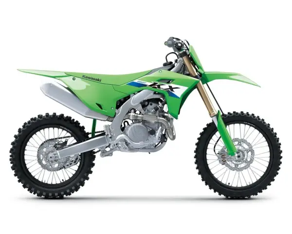 Zielony motocykl Kawasaki KXF 450. Poznaj jego dane techniczne i możliwości terenowe.