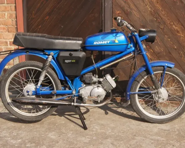 Niebieski Romet Ogar 205, klasyk z lat 80. Poznaj ogar 205 dane techniczne i poczuj ducha minionej epoki.