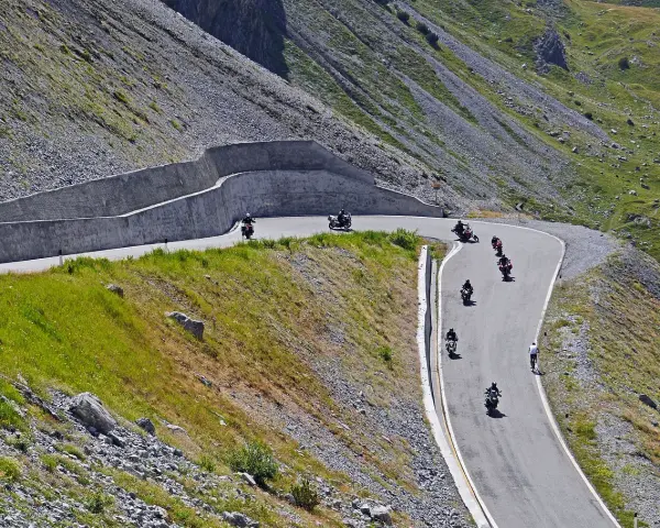 Nudne Łódzkie? Odkryj najlepsze trasy motocyklowe i zakręty!