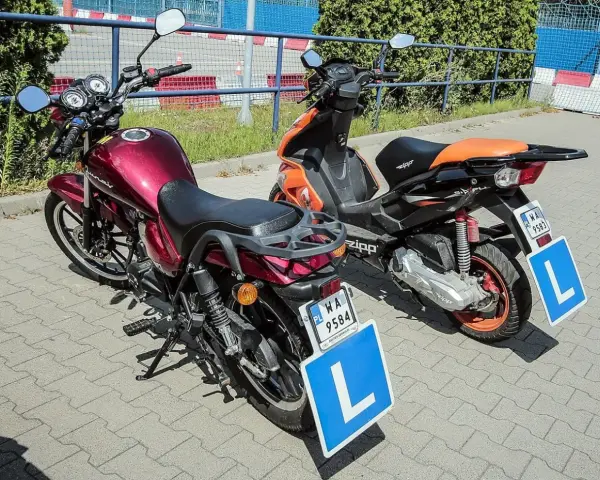 Prawo jazdy AM: Pełny koszt motoroweru. Uniknij ukrytych opłat!