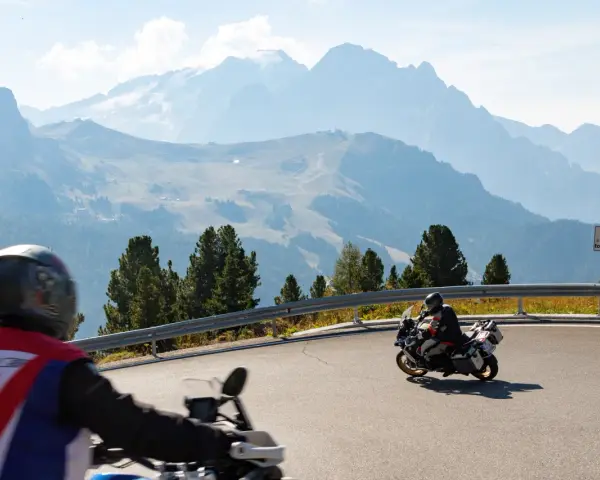 Austria motocyklem: Zaplanuj podróż życia! Trasy, opłaty, porady