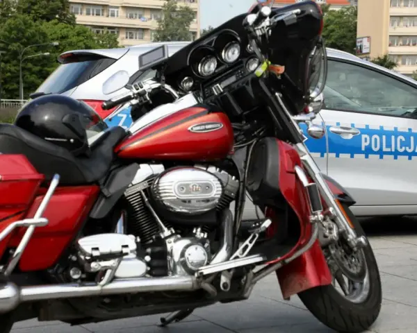 Motorower bez uprawnień? Poznaj kary: 30 tys. zł i zakaz jazdy