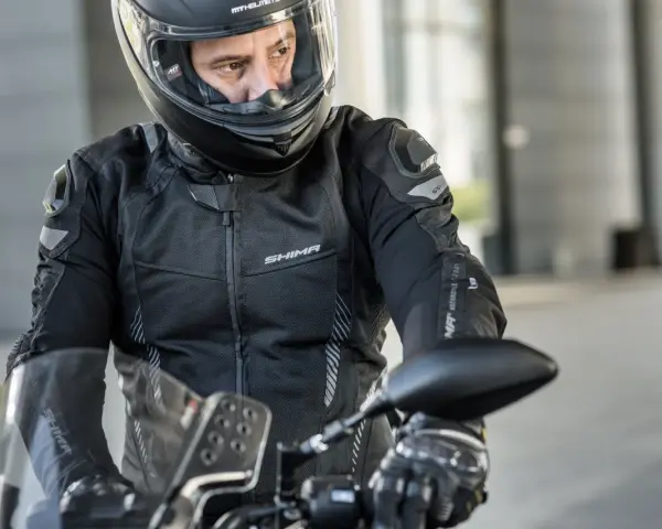 Upał na moto? Wybierz idealną letnią kurtkę motocyklową!