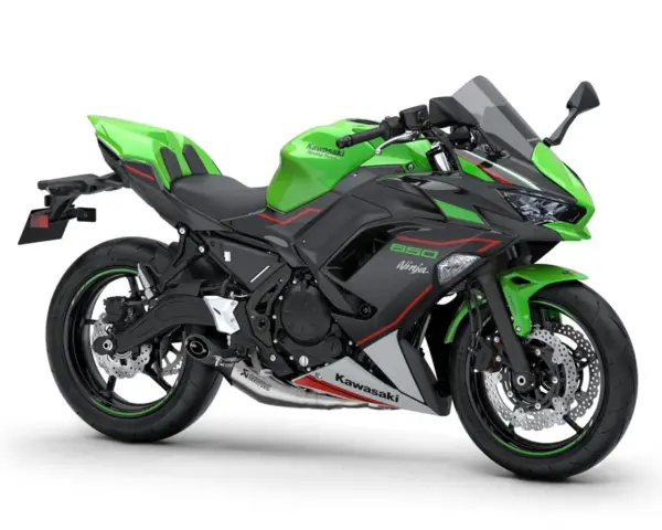 Zielony Kawasaki Ninja 650 z czarnymi akcentami i napisem "650 Ninja". Sprawdź kawasaki ninja 650 dane techniczne.