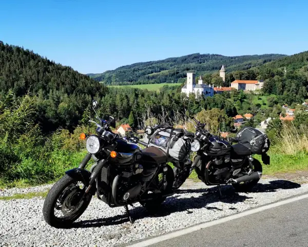 Czechy motocyklem: Winiety? Nie! Trasy, przepisy, atrakcje