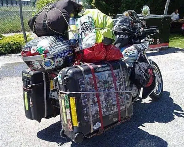 Co zabrać na wyprawę motocyklową? Spakuj się mądrze!