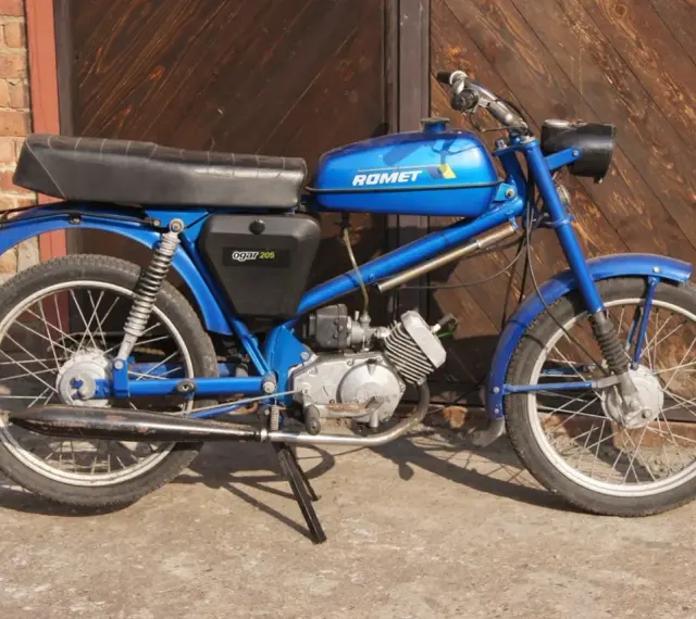 Niebieski Romet Ogar 205, klasyk z lat 80. Poznaj ogar 205 dane techniczne i poczuj ducha minionej epoki.