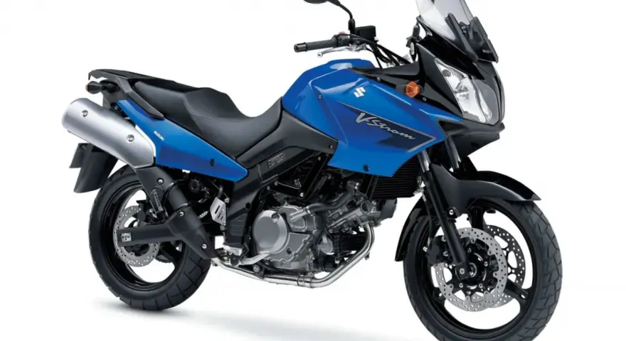Niebieski Suzuki V-Strom 650. Poznaj jego dane techniczne i możliwości.