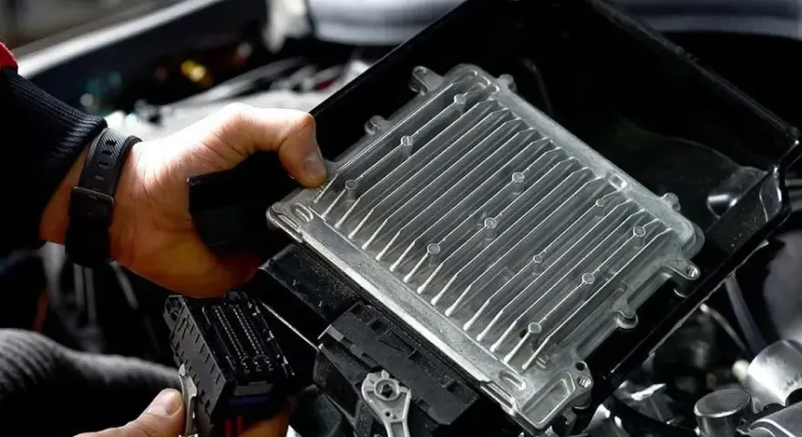 Chip tuning box: Więcej mocy czy droga do awarii silnika?