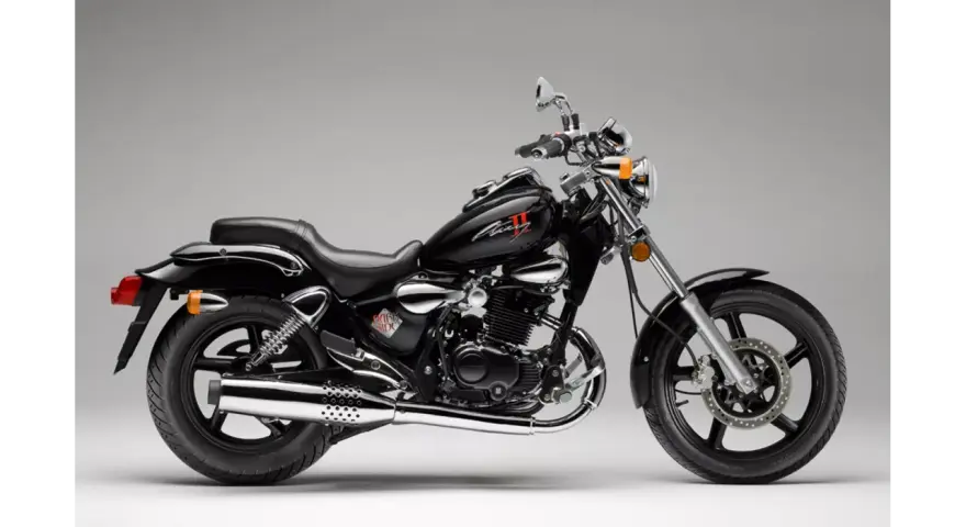 Czarny motocykl Kymco Zing 125, idealny do miasta. Sprawdź kymco zing 125 dane techniczne.