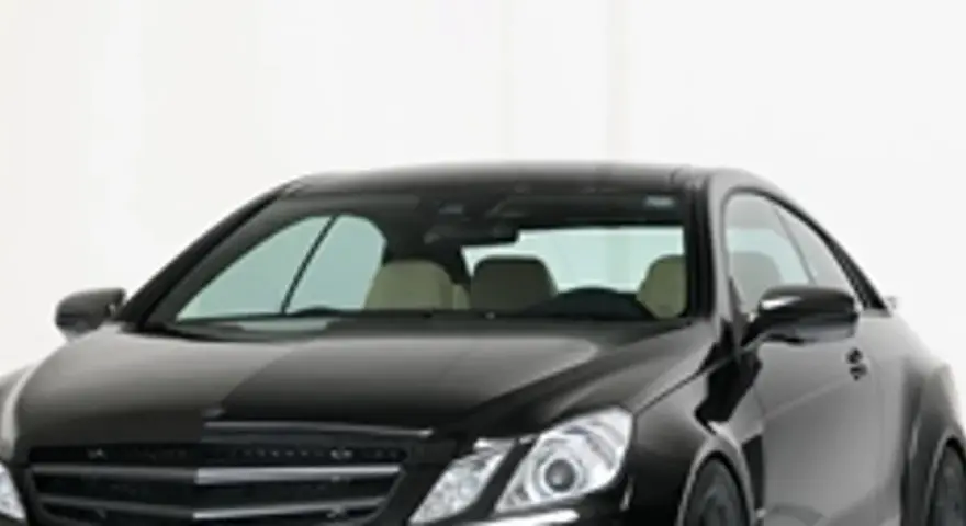 Czarny Mercedes coupe z tuningiem Brabus. Zastanawiasz się, ile kosztuje tuning Brabus?