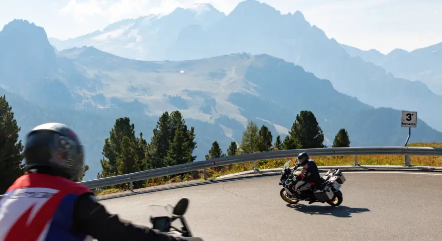 Austria motocyklem: Zaplanuj podróż życia! Trasy, opłaty, porady